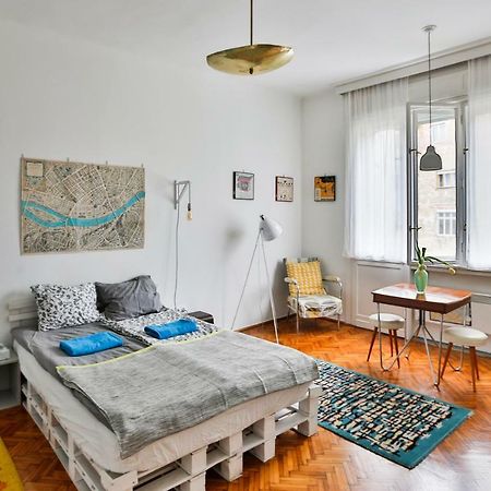 Bright Lights, Big City Studio Budapest Ngoại thất bức ảnh
