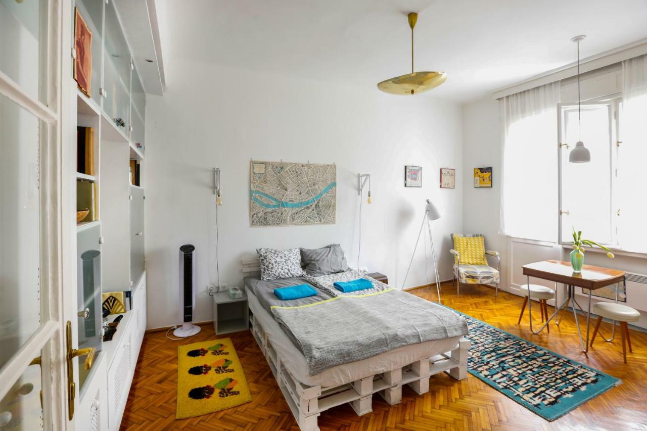 Bright Lights, Big City Studio Budapest Ngoại thất bức ảnh